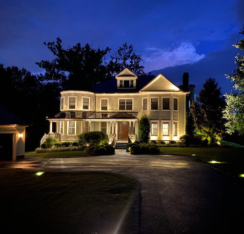 beautoful house, lights and outdoor lighting at night