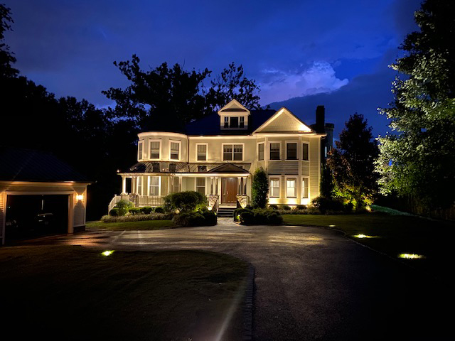 beautoful house, lights and outdoor lighting at night
